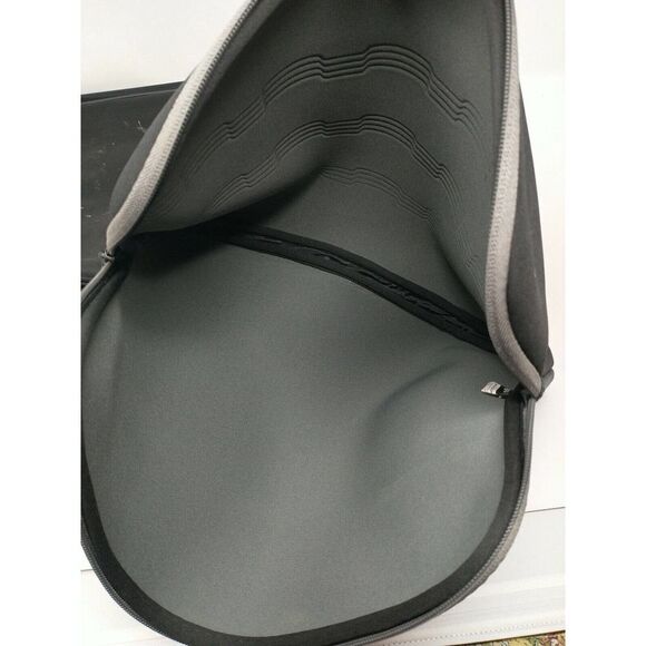 Young Living Essential Oils Laptop Bag with Oil Carrier Pocket No Shoulder Strap - Picture 5 of 6